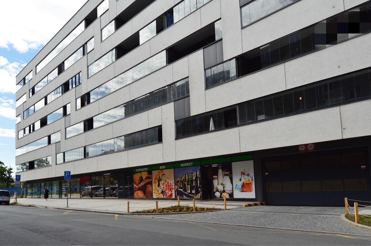 Apartment With Free Parking In プラハ エクステリア 写真